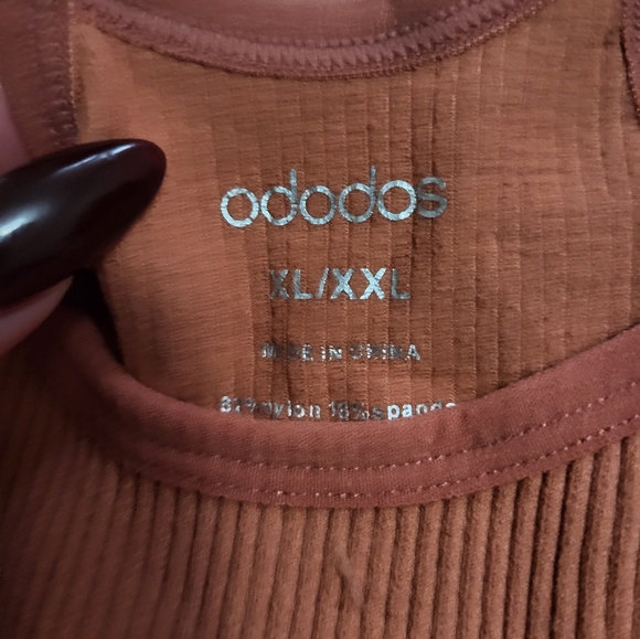 Ododos coral fitted cropped tank top - Picture 2 of 3